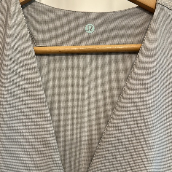 This  Lululemon versatile jumper - Picture 2 of 4